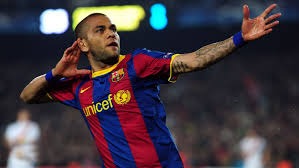 视频：Uzi名人堂皮肤幕后故事 ｜ 薇恩、殿堂传奇 卡莎和联盟不朽 卡莎原画